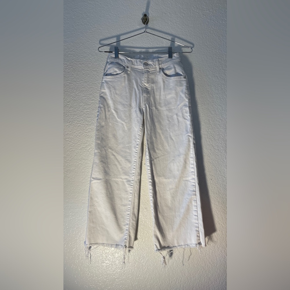 Levi’s White Wide Cut-Off Ankle Leg Jeans with Relaxed Fit